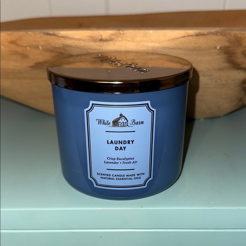 White Barn Laundry Day Candle in Deep Blue